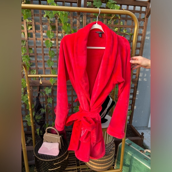 NWOT VS Robe - Picture 5 of 7